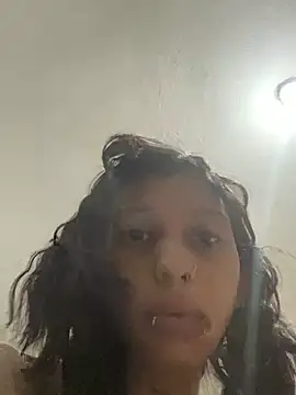 soyriri03 Adlı Modelin Canlı XXX Sohbeti