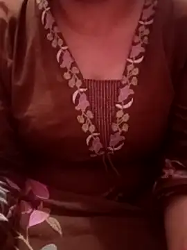IndianQueennX's Live XXX Chat