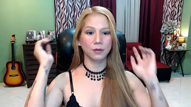 dreamgirlHILARY Show Webcam