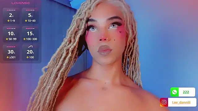Show modela DanniLee_ na web-kameri