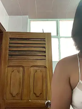 Chatroom XXX en direct de LilithMonette
