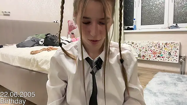 tinykisa's Webcam Show