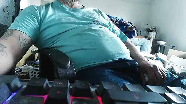 slickwill123 Show in webcam