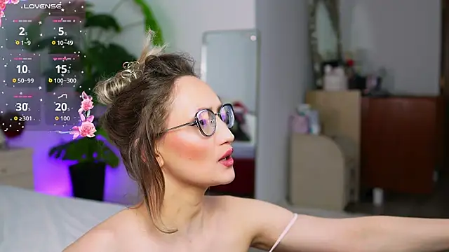 CharmingAnnie live XXX chat