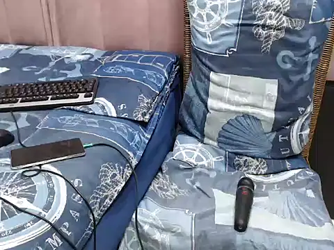 XXX chat uživo modela CreamyTea
