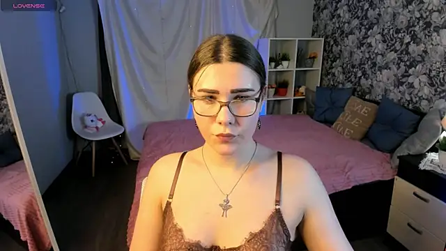 Coraline_kitty Adlı Modelin Web Kamerası Şovu