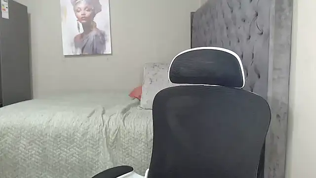 Chatroom XXX en direct de YummyMelxx