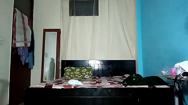 Show de webcam de YourDesi_Laila_
