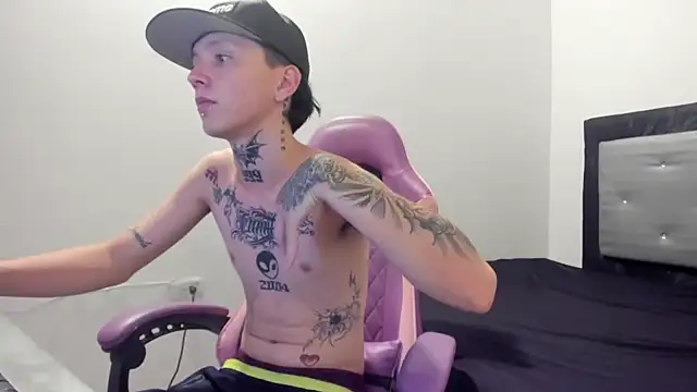 StraightBoy_Nick: απευθείας συνομιλία ΧΧΧ