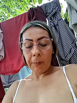 Mia-funny20 Show in webcam