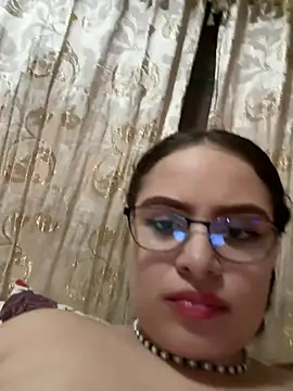 Tayler_Kim Adlı Modelin Canlı XXX Sohbeti