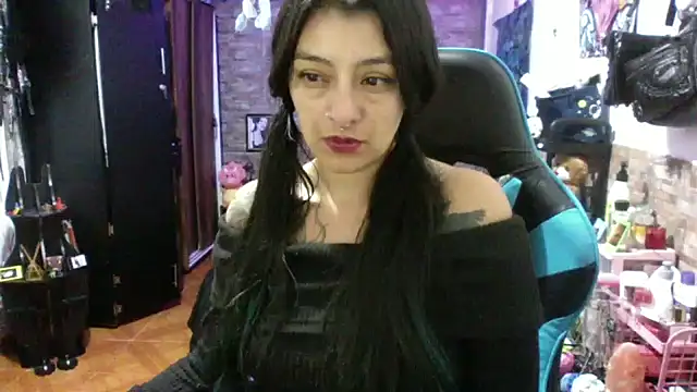 Chatroom XXX en direct de AngelaQueen_