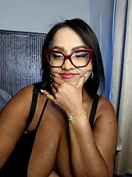Yameil Live XXX-Chat