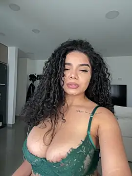 Curlyierr's Live XXX Chat