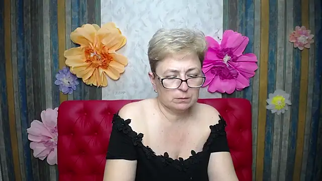 EmiliaGree Chat XXX live