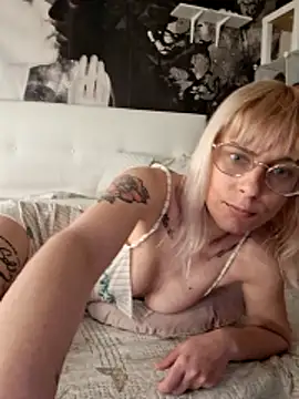 MarikaWild93 Adlı Modelin Canlı XXX Sohbeti