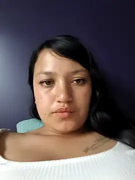 Chat +18 de Bloom_Dahlia ao vivo