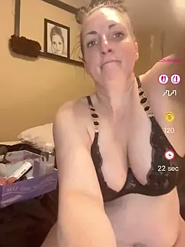 XXX chat uživo modela taylorsunshine