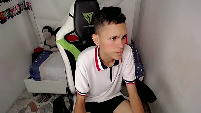 Онлайн чат XXX sombra_18
