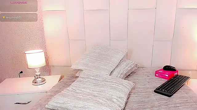 Kisses_Sophia – Kamerová šou