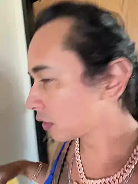 TranSexualJade95: διαδικτυακό σόου στην κάμερα