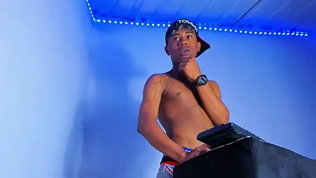 Webkamerová show yoendris_boy