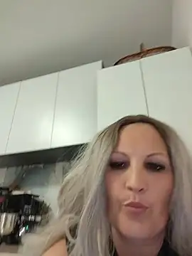 Chat XXX ao vivo de Divineblond