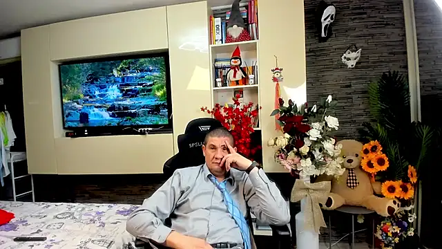 SpartacusDaddy48: διαδικτυακό σόου στην κάμερα