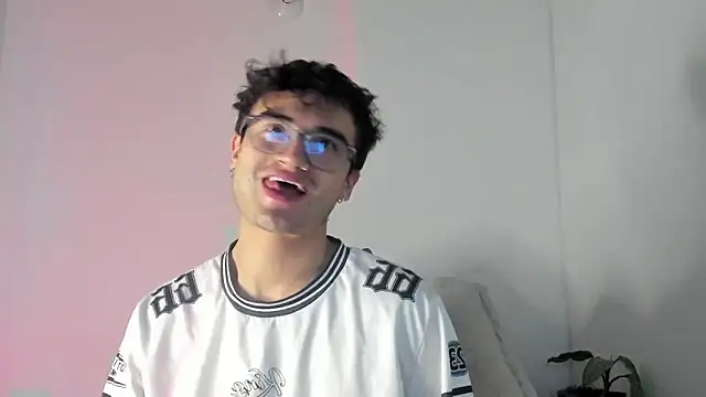 charlie_dicker Chat XXX in diretta
