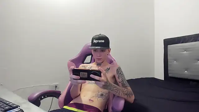 Pokazy przed kamerką – StraightBoy_Nick