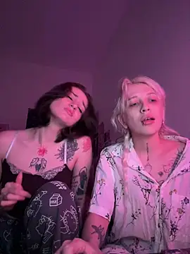 Dooubletroublee webcam show