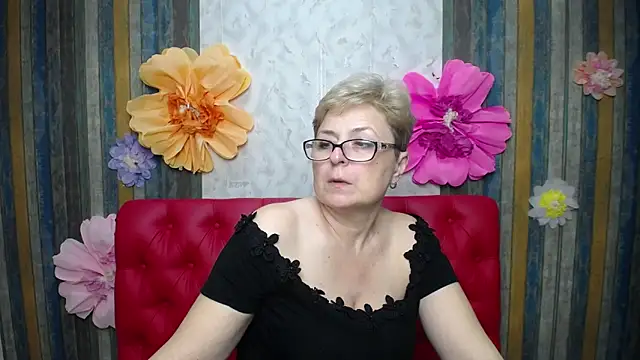 EmiliaGree Live XXX Chat