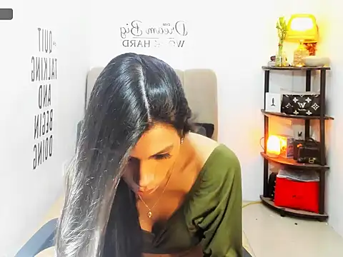 Trixie_Mattel21: διαδικτυακό σόου στην κάμερα