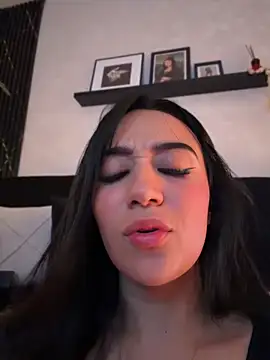 EmmyEvans1's Live XXX Chat