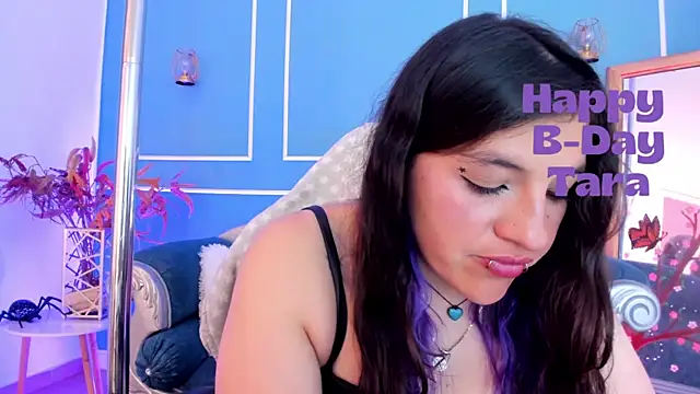 Chat XXX en directo de TaraTaylorr