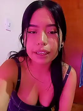Chat +18 de Emily_Cat18 ao vivo