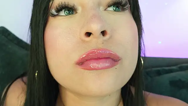 Chat +18 de mia_roux1 ao vivo
