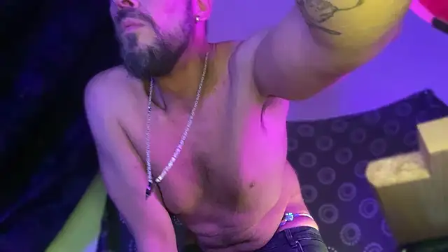 Guyst049 Webcam Show