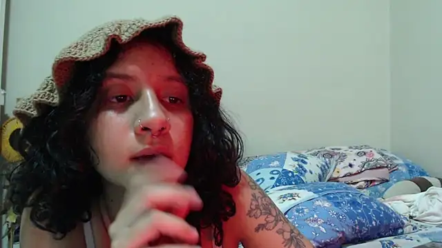 AlinaWoolf_'s Live XXX Chat