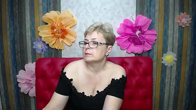 EmiliaGreen Live XXX chat