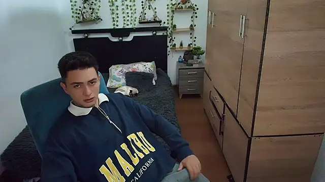 santii_ss' Webcam Show