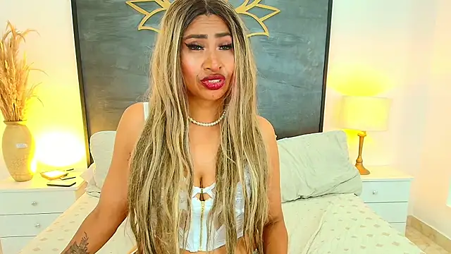 Онлайн чат XXX Kiara_Parker_