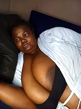 ChubbyLucia Adlı Modelin Canlı XXX Sohbeti