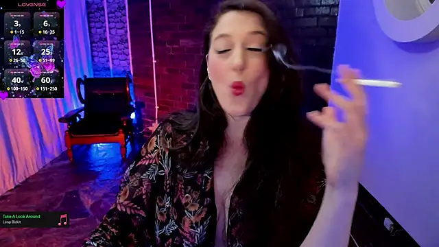 XXX chat uživo modela cee2nv