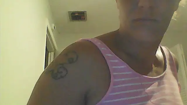 sarahkat86 Show in webcam