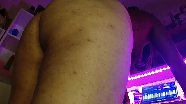 SmokyDee live XXX chat
