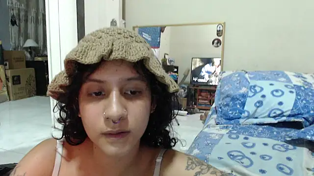 AlinaWoolf_ Adlı Modelin Canlı XXX Sohbeti