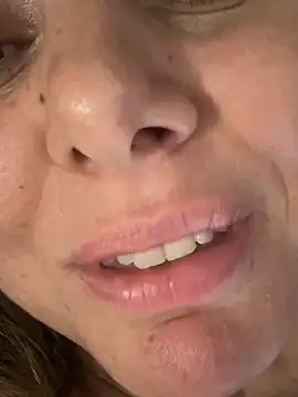 Emma_roqueen Adlı Modelin Canlı XXX Sohbeti
