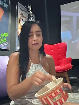 Pertunjukan Kamera Web _kathaLopez_