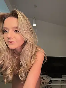 Emeli_Blur's Live XXX Chat